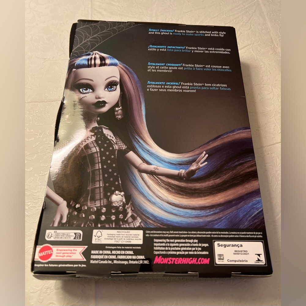Monster High Reel Drama Frankie Stein Doll - Picture 8 of 8